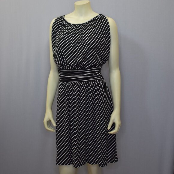 EXPRESS  striped BLACK & WHITE DRESS SZ SM - Picture 2 of 8